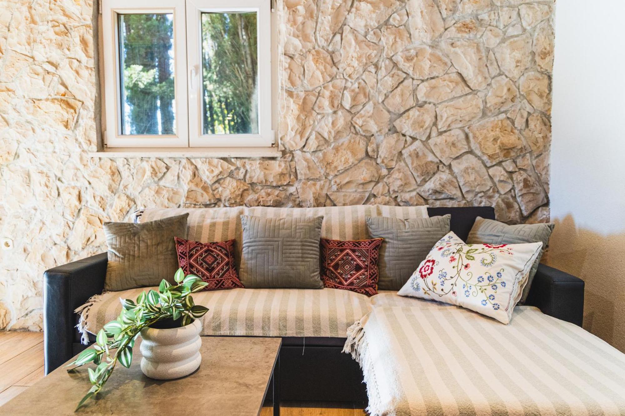 Country House Uros In Nature With Pool Lovorno Екстериор снимка