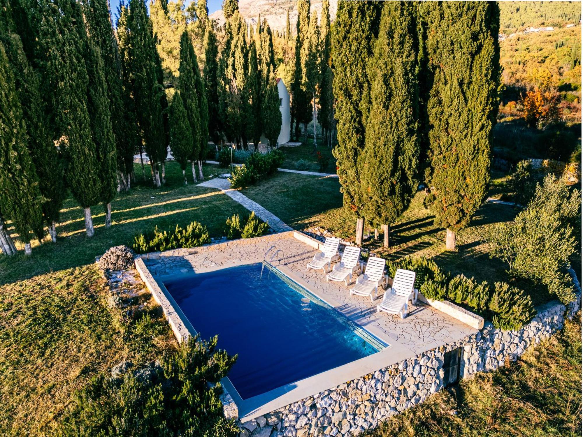 Country House Uros In Nature With Pool Lovorno Екстериор снимка
