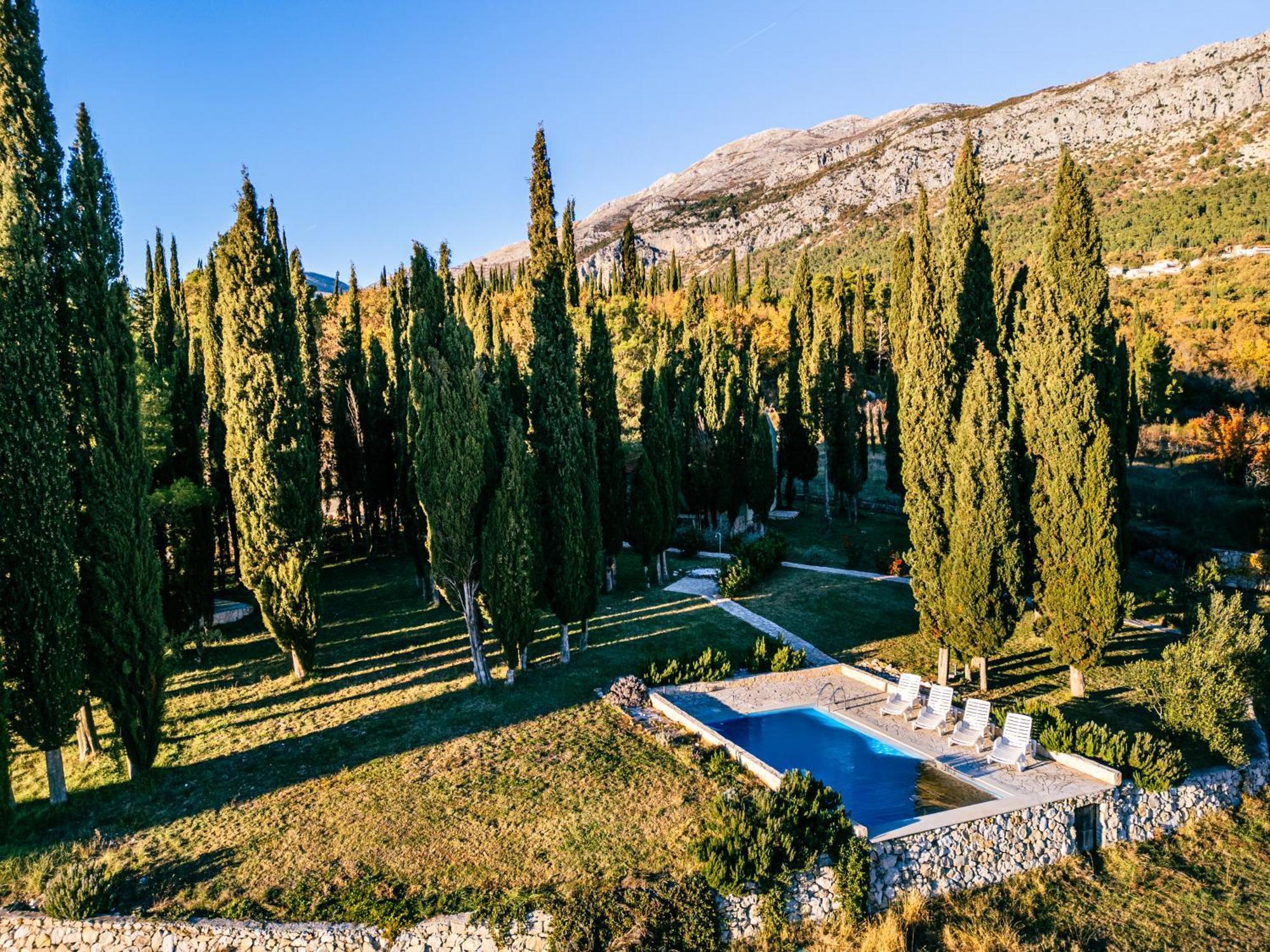 Country House Uros In Nature With Pool Lovorno Екстериор снимка