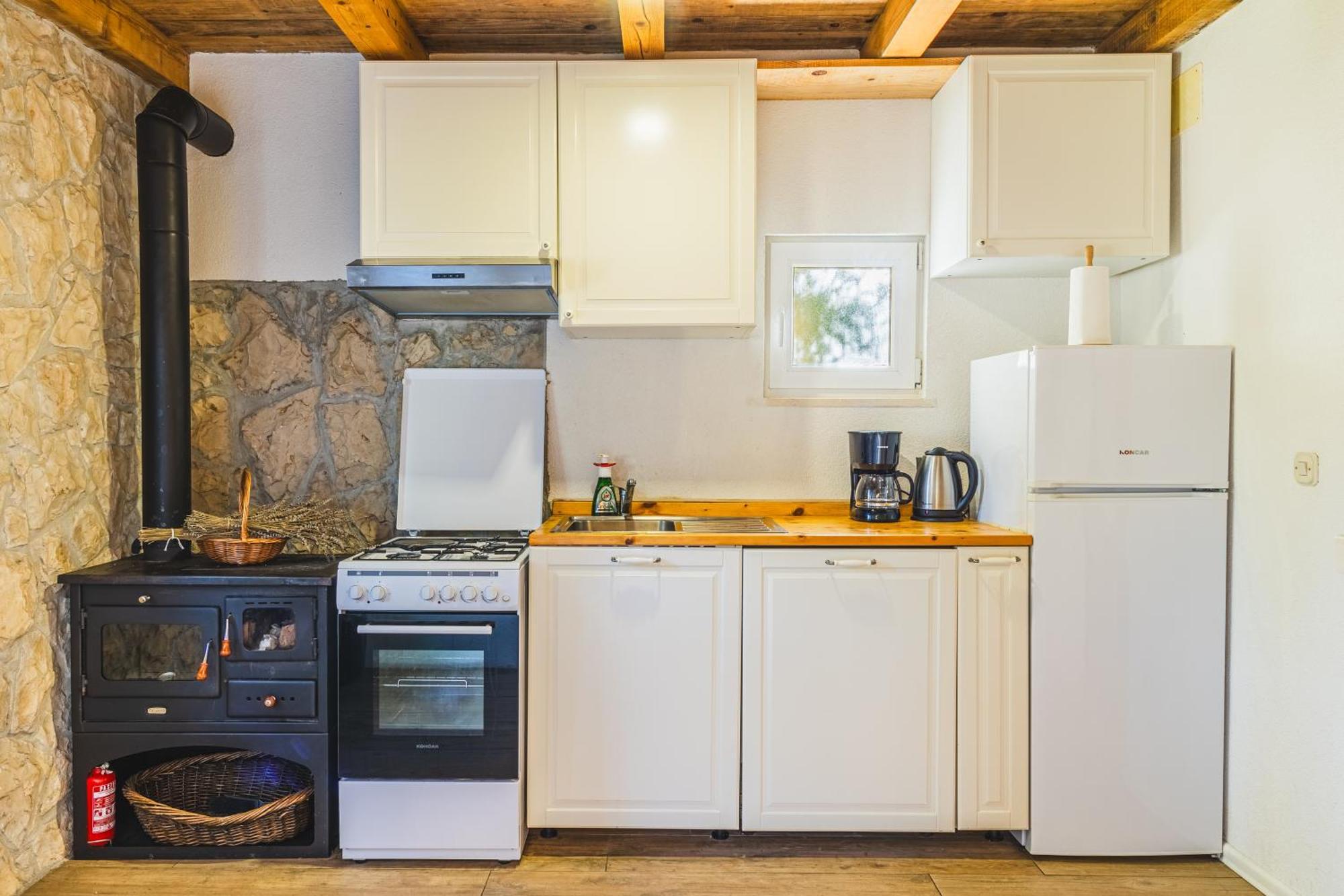 Country House Uros In Nature With Pool Lovorno Екстериор снимка