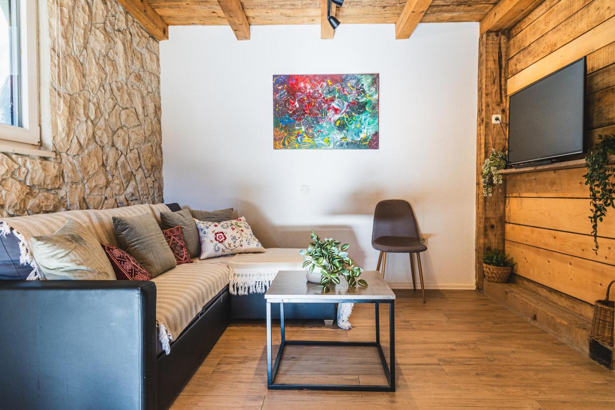 Country House Uros In Nature With Pool Lovorno Екстериор снимка